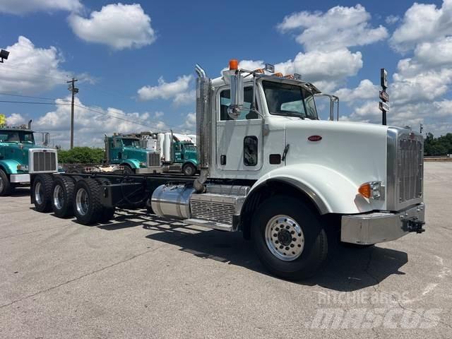 Peterbilt 365 Cabins and interior