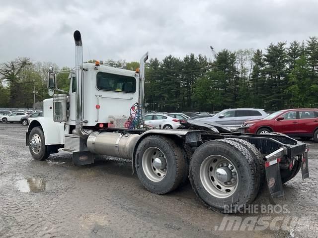 Peterbilt 389 Prime Movers