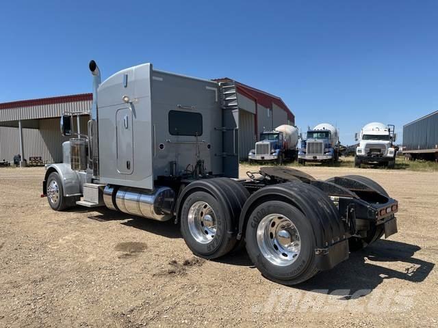 Peterbilt 389 Prime Movers