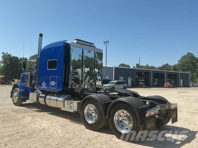 Peterbilt 389 Prime Movers