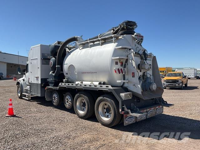 Peterbilt 548 Crawler excavators