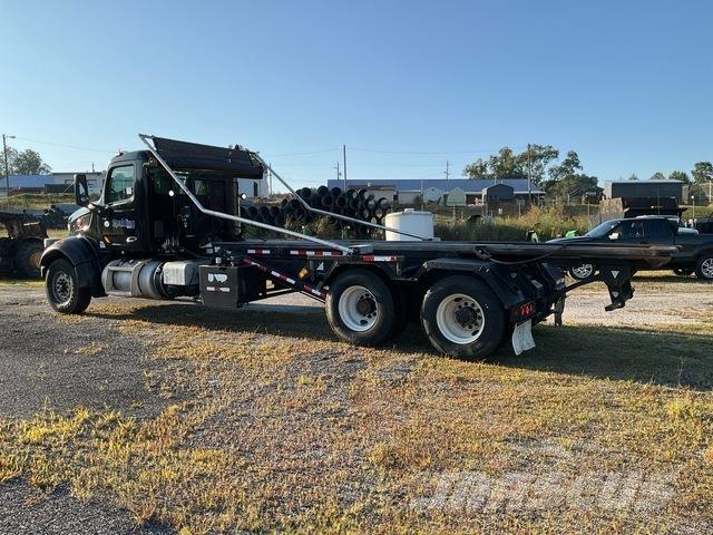 Peterbilt 567 Skip bin truck
