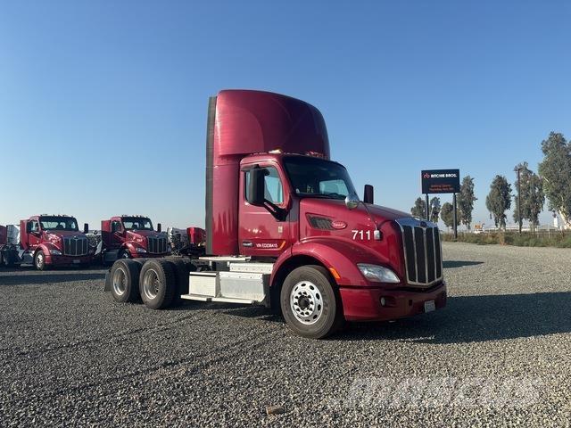 Peterbilt 579 Prime Movers