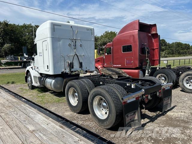 Peterbilt 589 Prime Movers