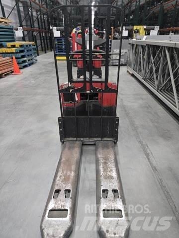Raymond 8410 Hand pallet truck