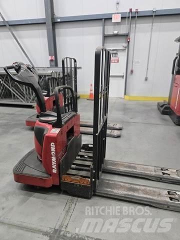 Raymond 8410 Hand pallet truck