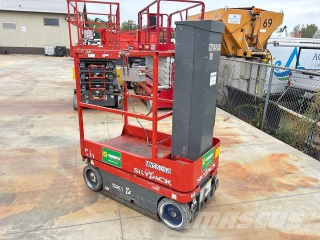 SkyJack SJ16 Used Personnel lifts and access elevators