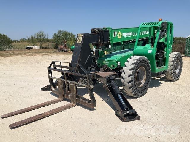 SkyTrak 10042 Telescopic handlers