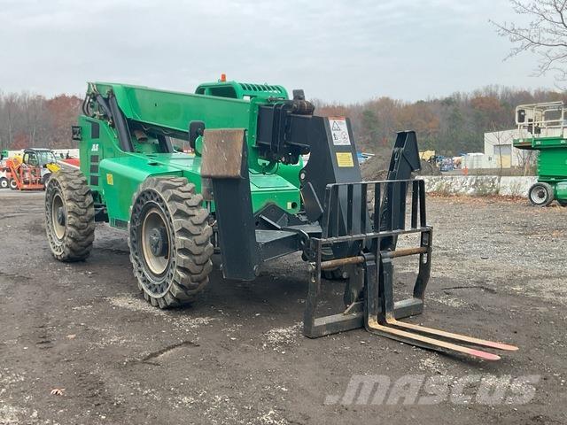 SkyTrak 10042 Telescopic handlers