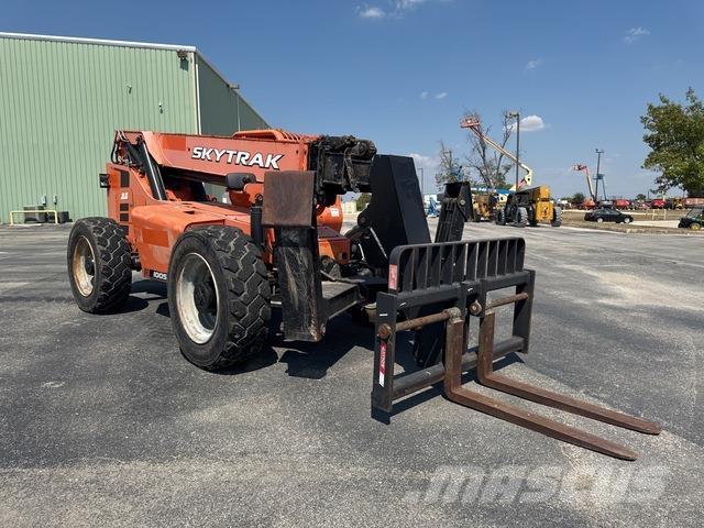 SkyTrak 10054 Telescopic handlers