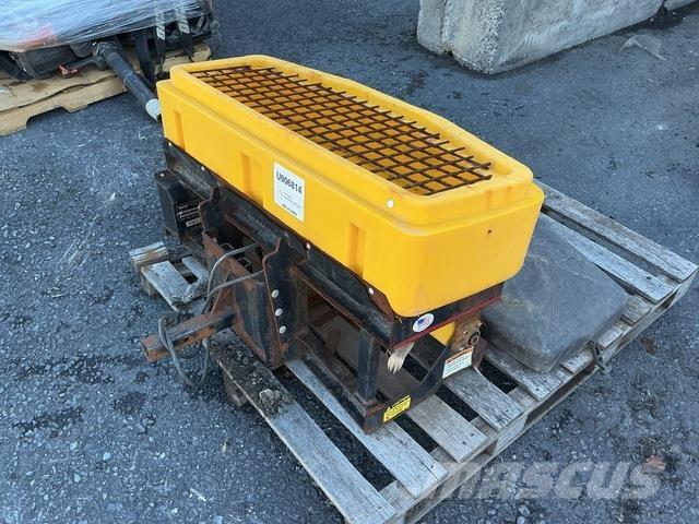 SnowEx SD-600 Sand and salt spreaders