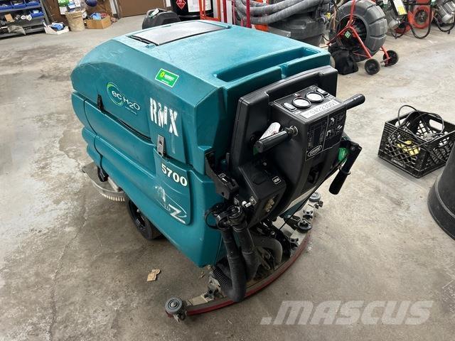 Tennant 5700 Scrubber dryers