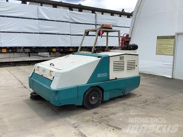 Tennant 800 Indoor sweepers