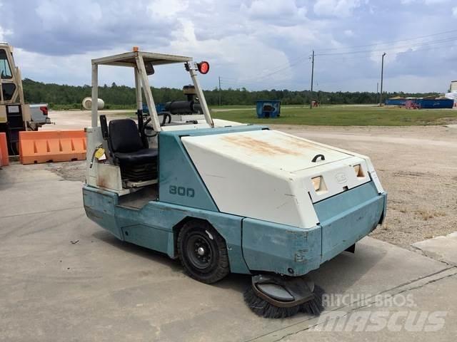 Tennant 800 Indoor sweepers