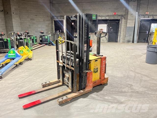 Toyota 6BWR15 Reach truck