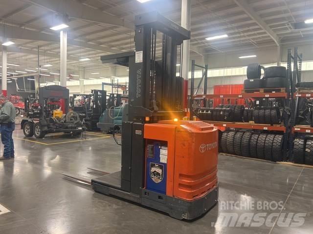 Toyota 7BPUE15 Medium lift order picker