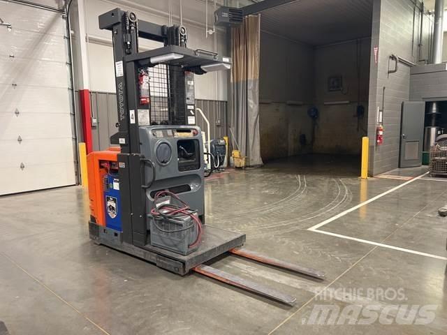 Toyota 7BPUE15 Medium lift order picker
