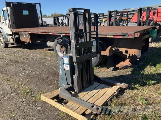 Toyota 8BWS13 Self propelled stackers