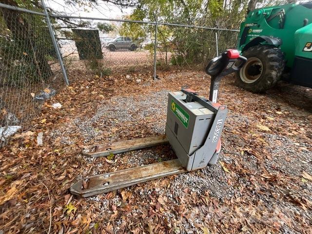 Toyota 8HBW23 Hand pallet truck