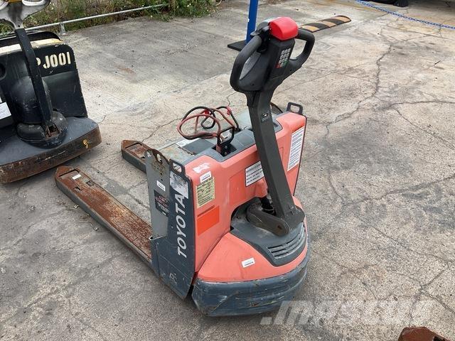 Toyota 8HBW23 Hand pallet truck