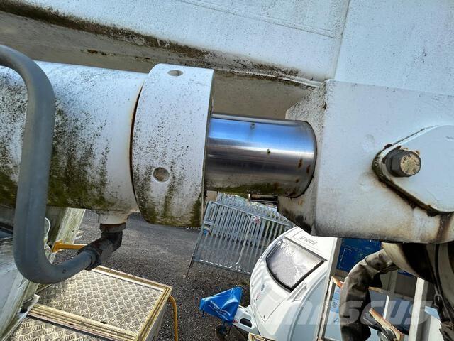 Volvo FL10 Truck mounted platforms