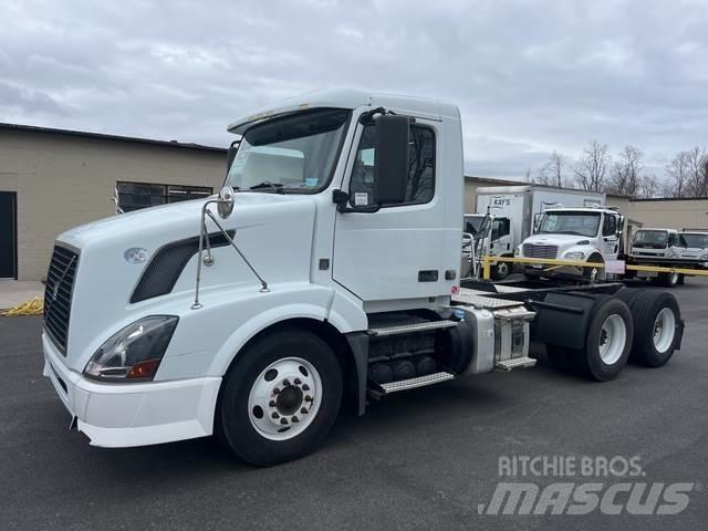 Volvo VNL64T Prime Movers