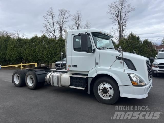 Volvo VNL64T Prime Movers