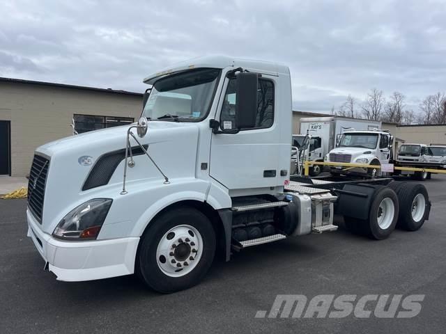 Volvo VNL64T Prime Movers