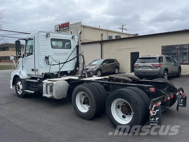 Volvo VNL64T Prime Movers
