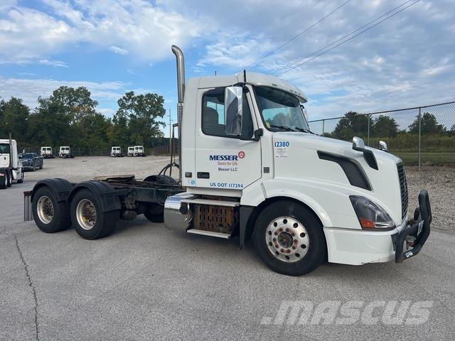 Volvo VNL64T Prime Movers