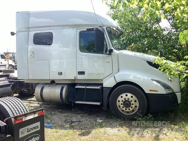 Volvo VNL740 Prime Movers