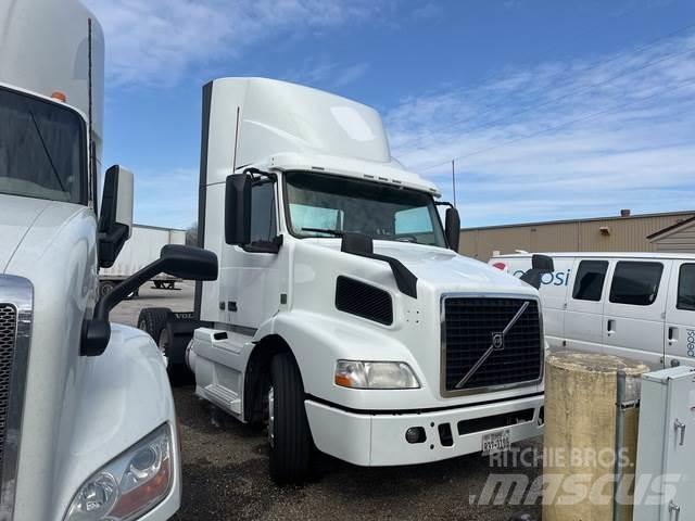 Volvo VNM Prime Movers