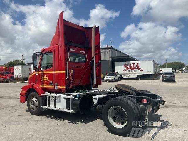 Volvo VNM Prime Movers