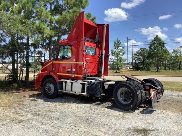 Volvo VNM Prime Movers