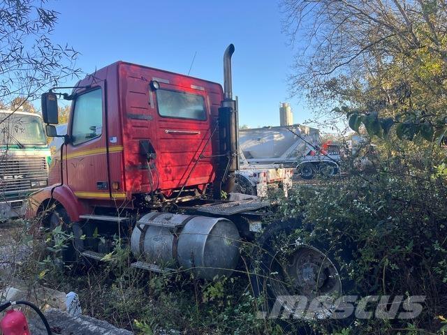 Volvo VNM200 Prime Movers