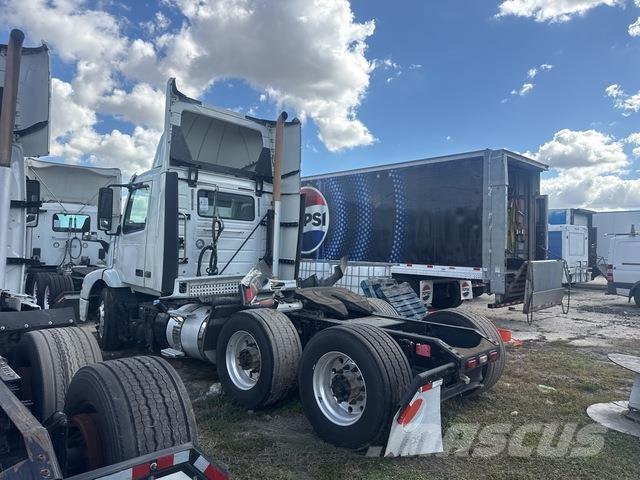 Volvo VNM200 Prime Movers