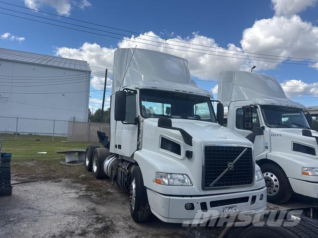 Volvo VNM200 Prime Movers