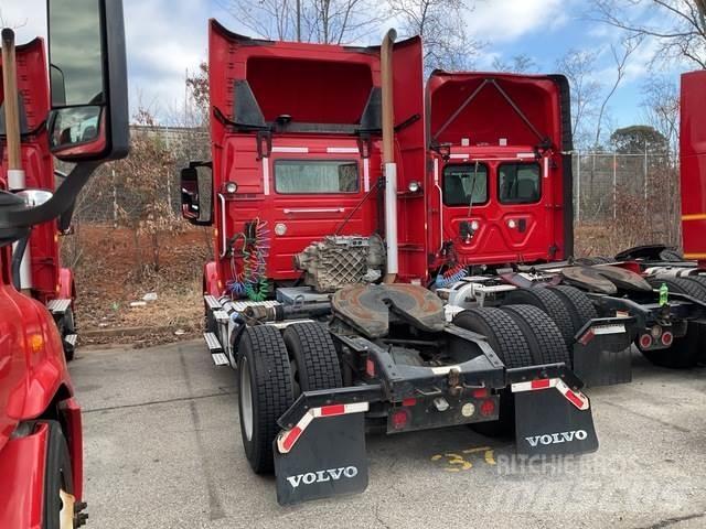Volvo VNM42T Prime Movers