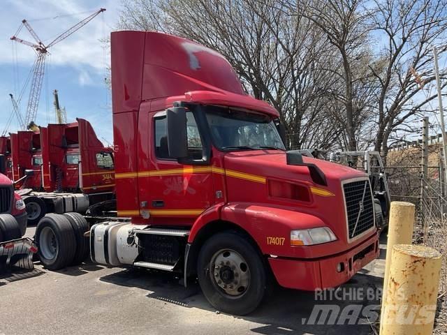 Volvo VNM42T Prime Movers