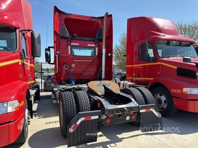 Volvo VNM42T Prime Movers
