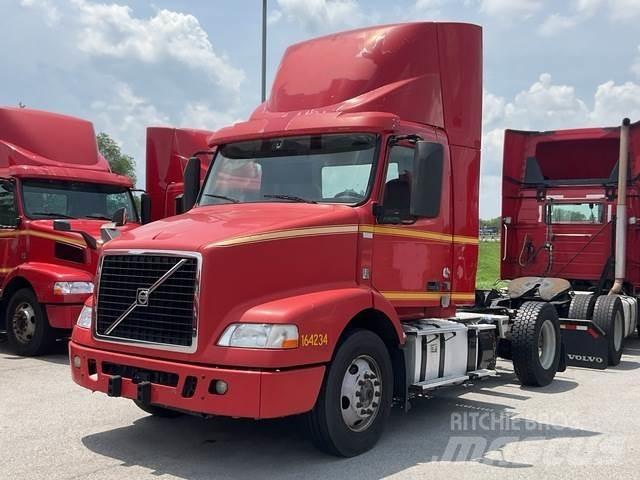Volvo VNM42T Prime Movers