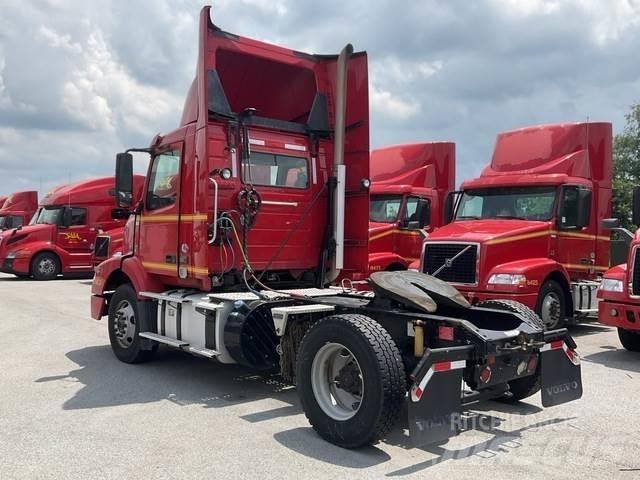 Volvo VNM42T Prime Movers