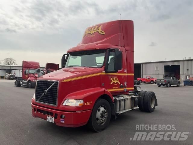 Volvo VNM42T Prime Movers