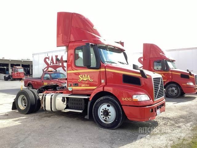 Volvo VNM42T Prime Movers