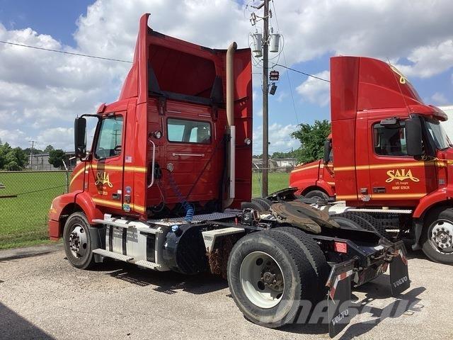 Volvo VNM42T Prime Movers