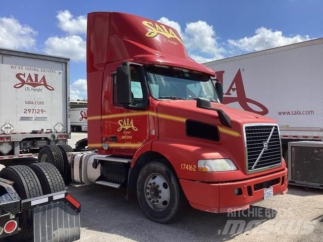 Volvo VNM42T Prime Movers