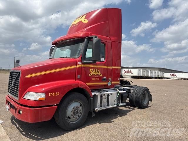 Volvo VNM42T Prime Movers