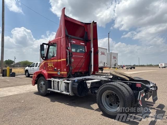 Volvo VNM42T Prime Movers