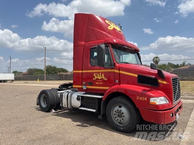 Volvo VNM42T Prime Movers