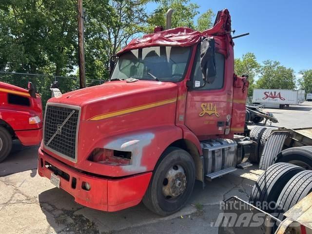 Volvo VNM42T Prime Movers